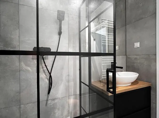 - Legnicka Business Center Apartment Wroclaw